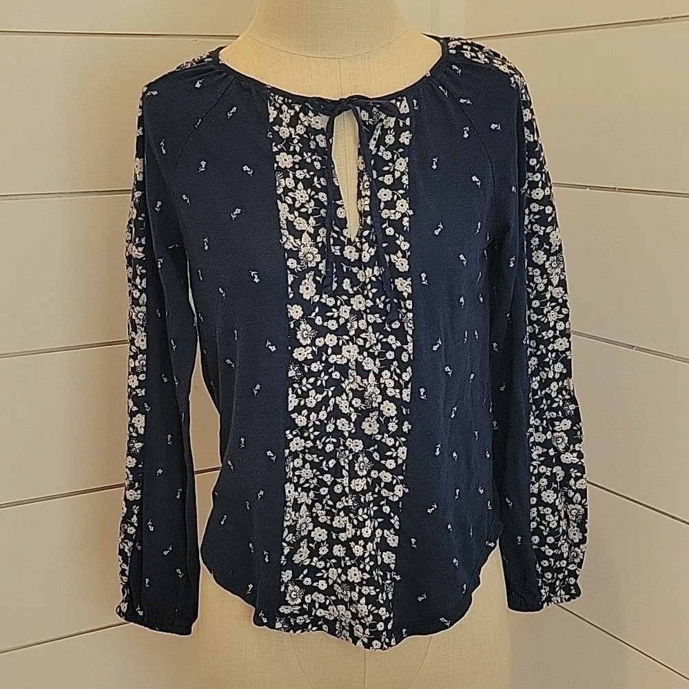 Lucky Brand small blue and white floral top
